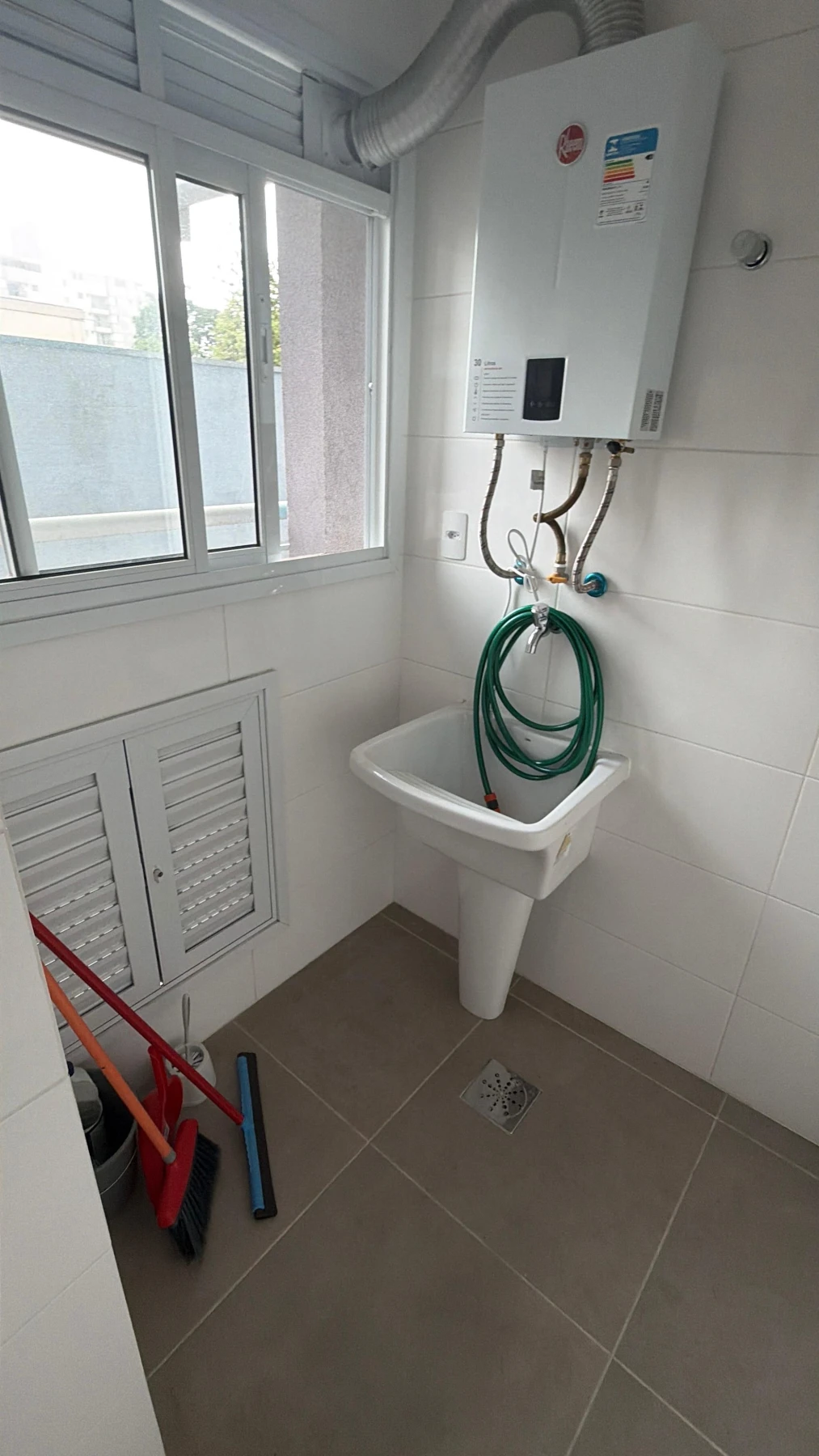 APARTAMENTO EM CONDOMÍNIO - NOVO