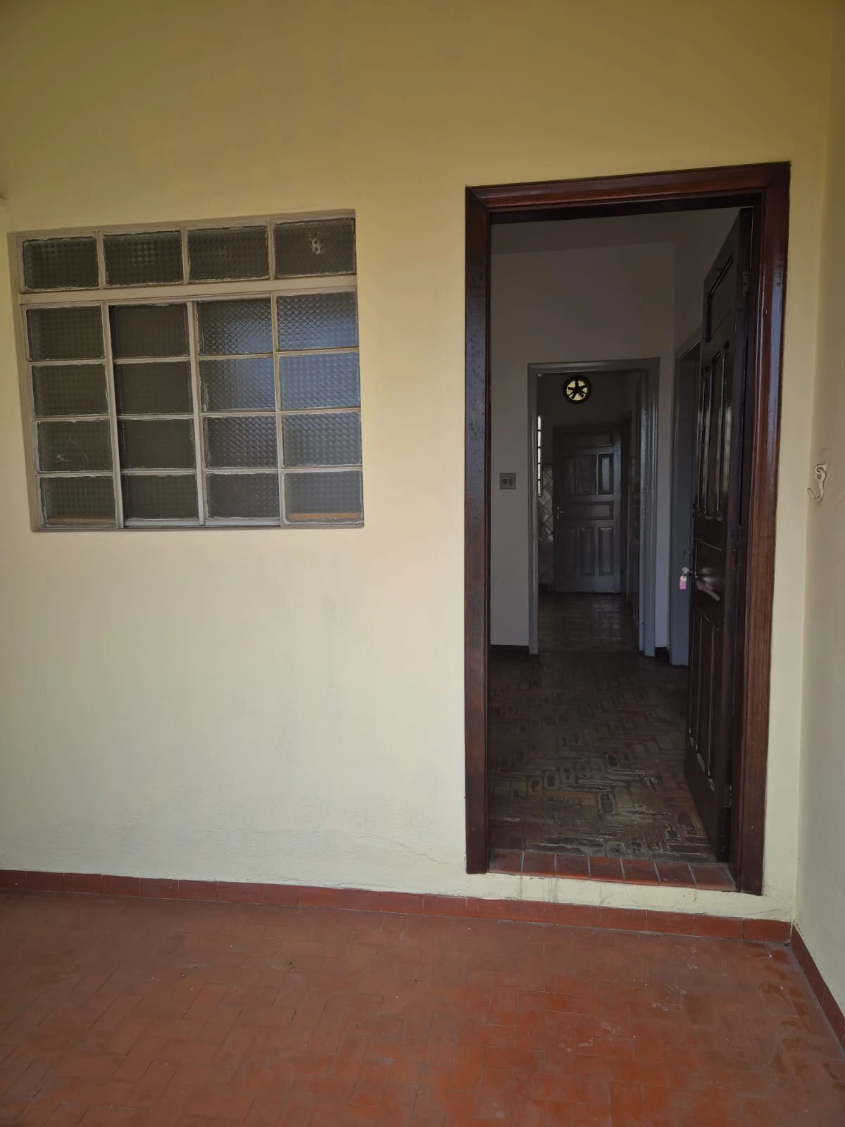 CASA TÉRREA - FRENTE E FUNDOS