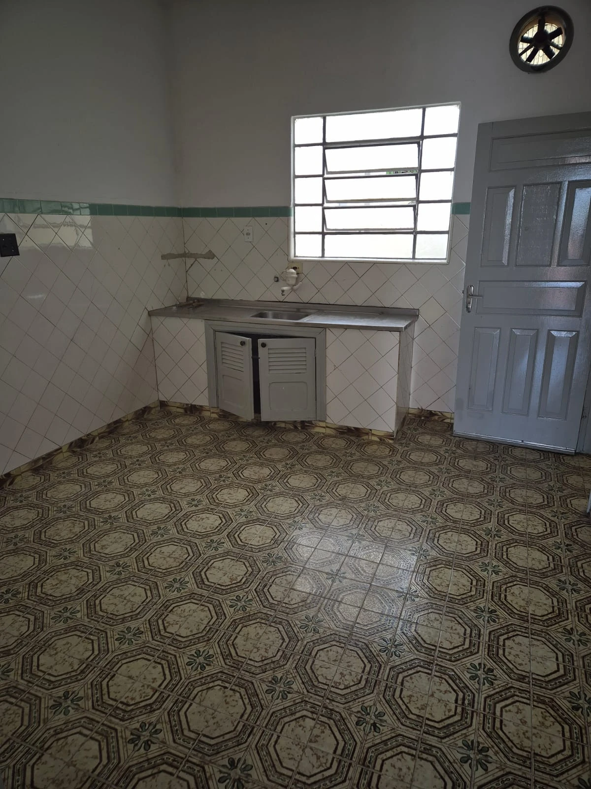 CASA TÉRREA - FRENTE E FUNDOS