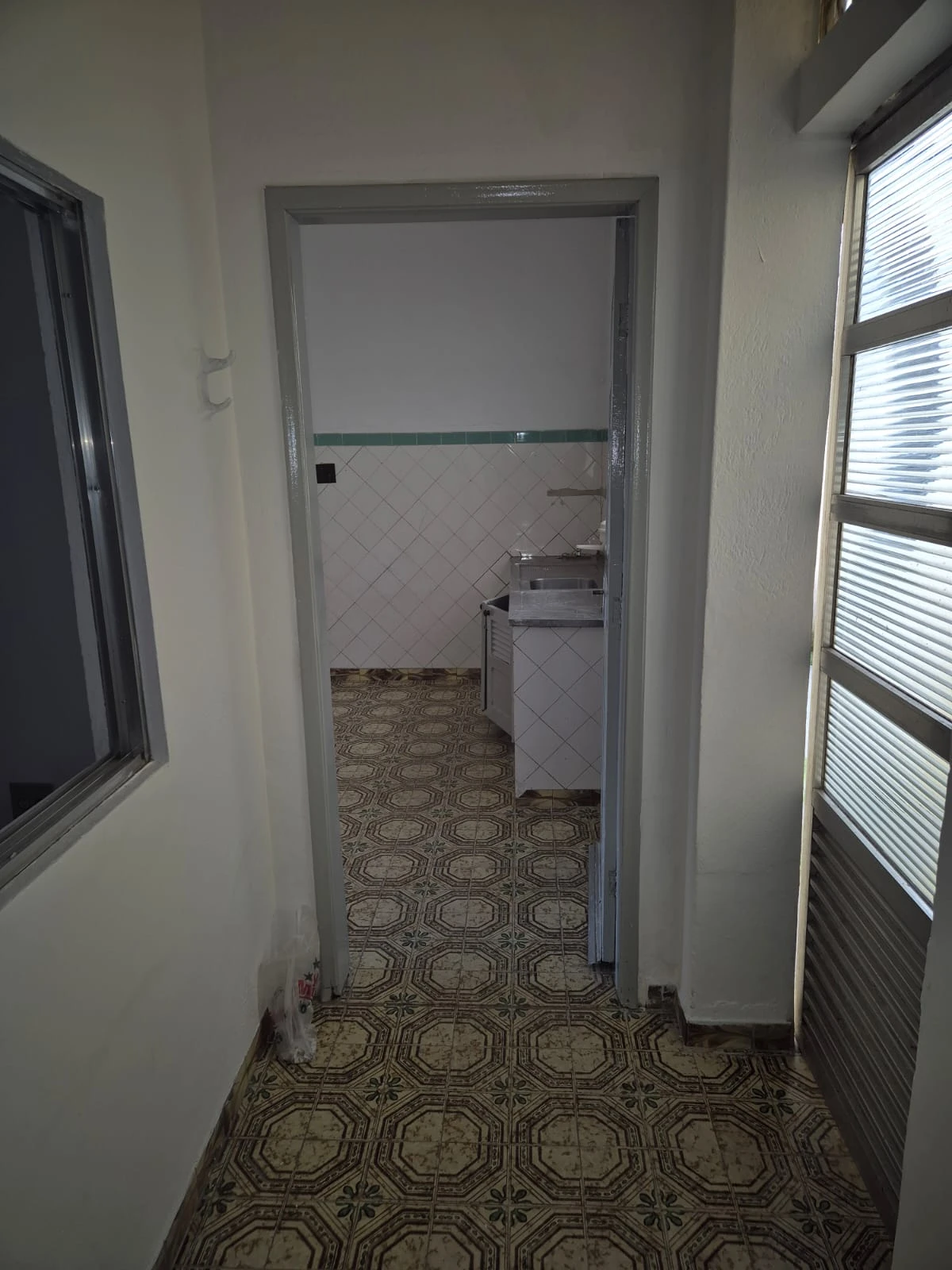 CASA TÉRREA - FRENTE E FUNDOS