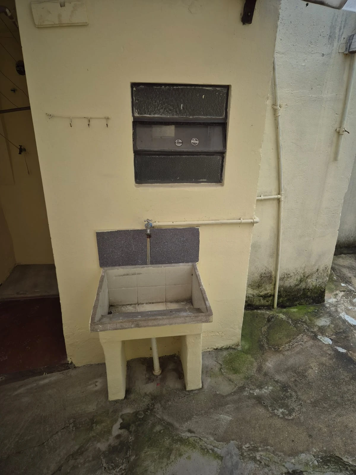 CASA TÉRREA - FRENTE E FUNDOS