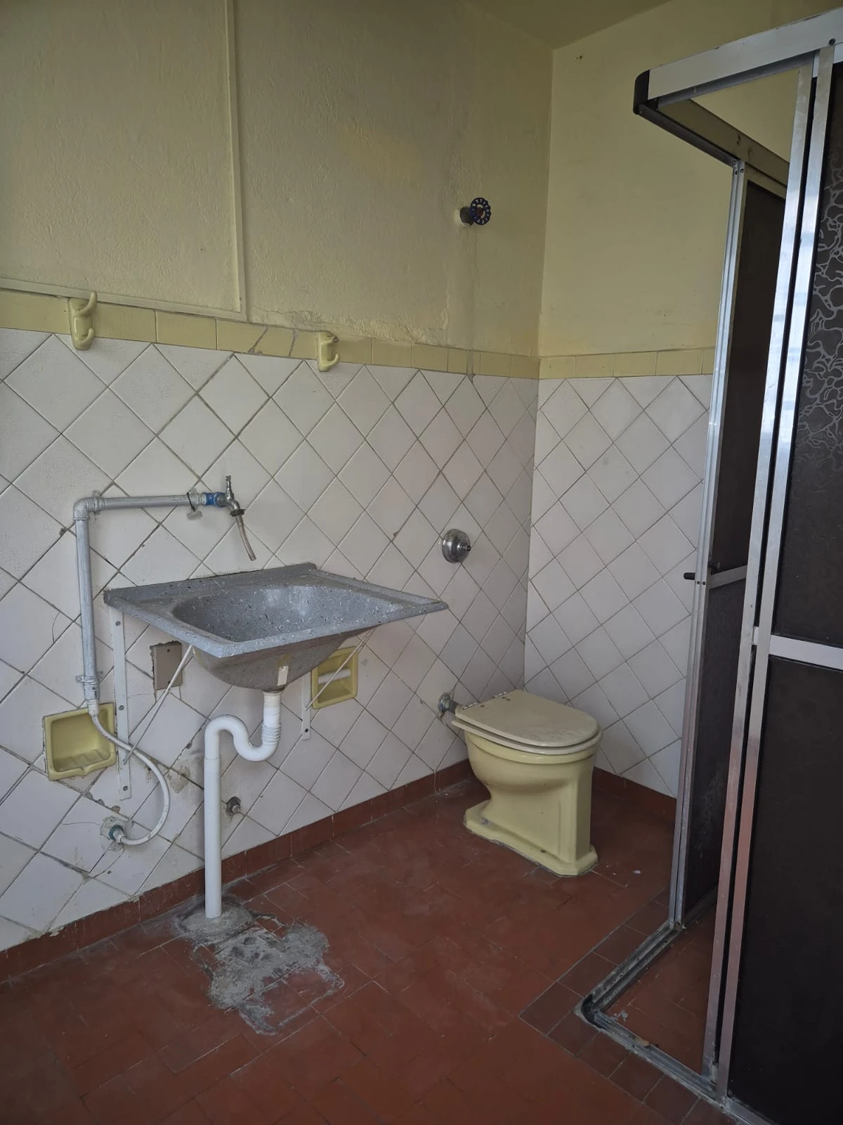 CASA TÉRREA - FRENTE E FUNDOS