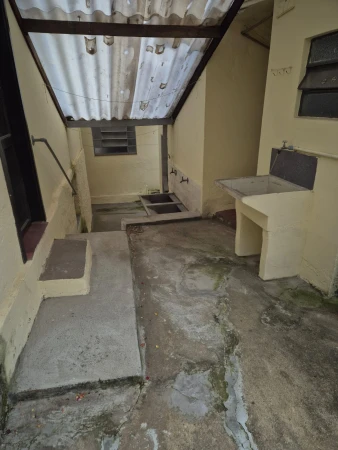 CASA TÉRREA - FRENTE E FUNDOS