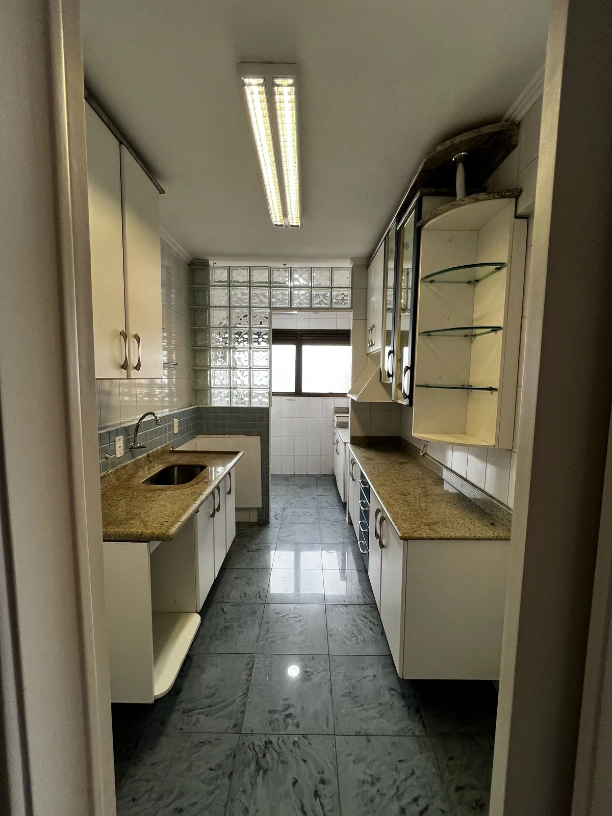 APARTAMENTO EM CONDOMÍNIO