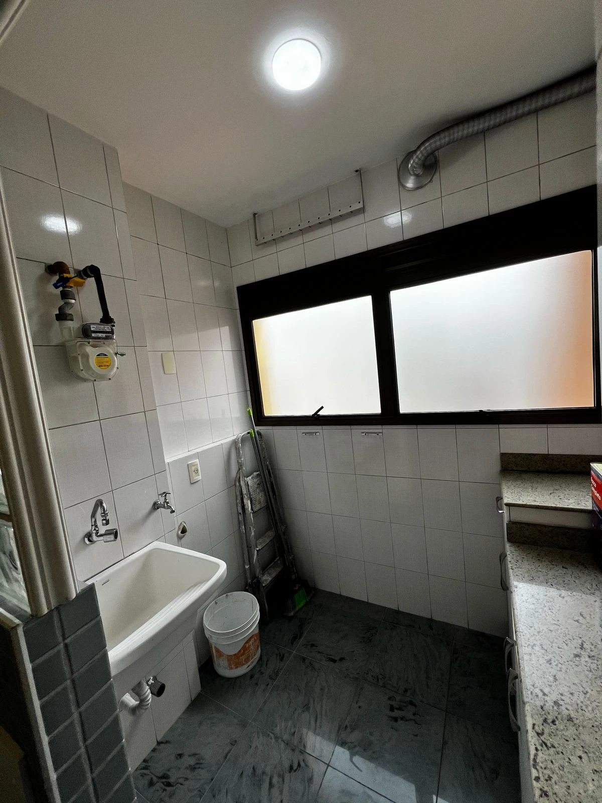 APARTAMENTO EM CONDOMÍNIO