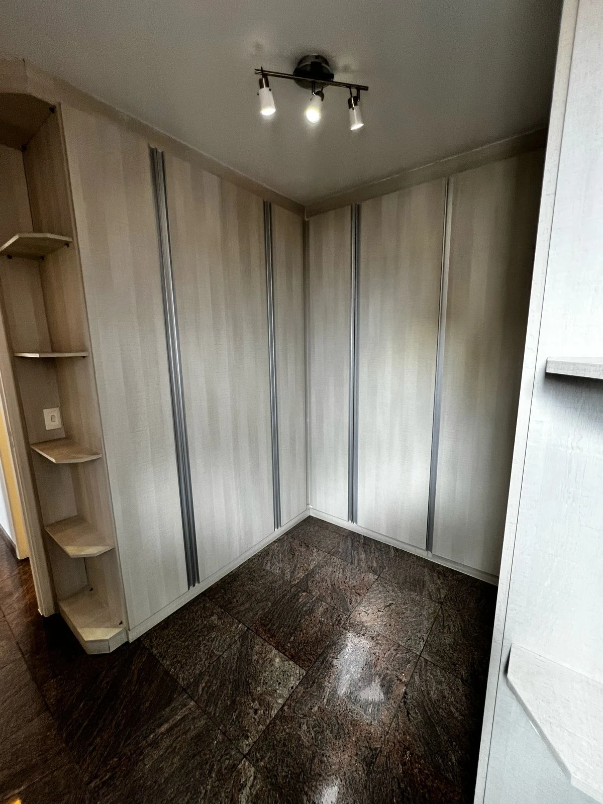 APARTAMENTO EM CONDOMÍNIO