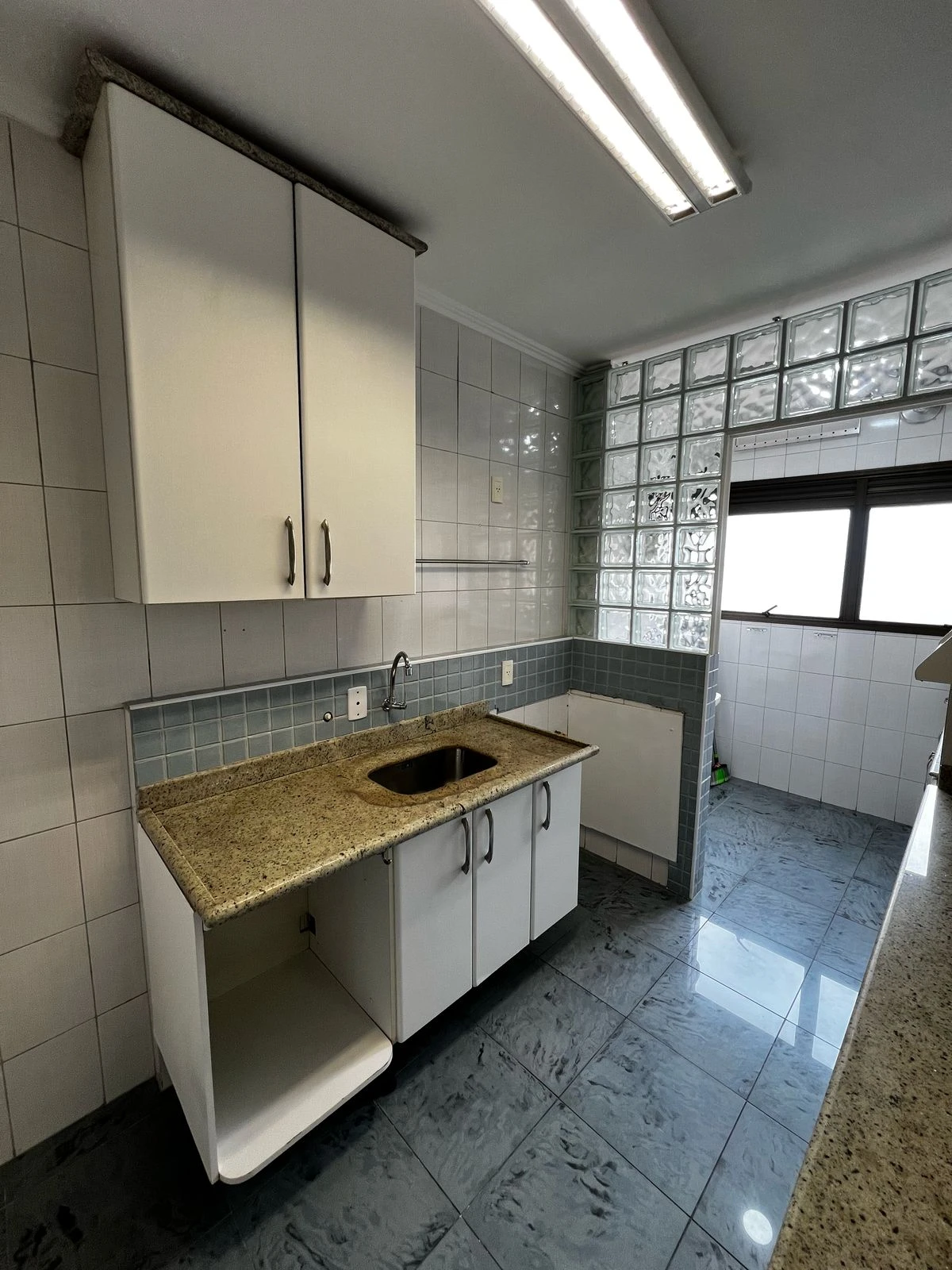 APARTAMENTO EM CONDOMÍNIO