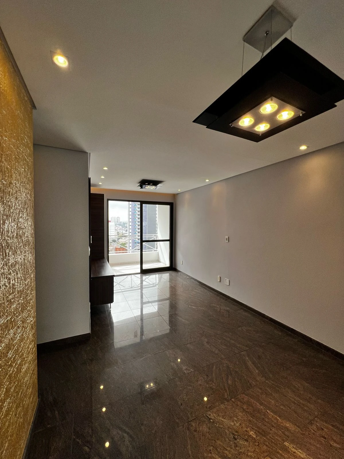 APARTAMENTO EM CONDOMÍNIO