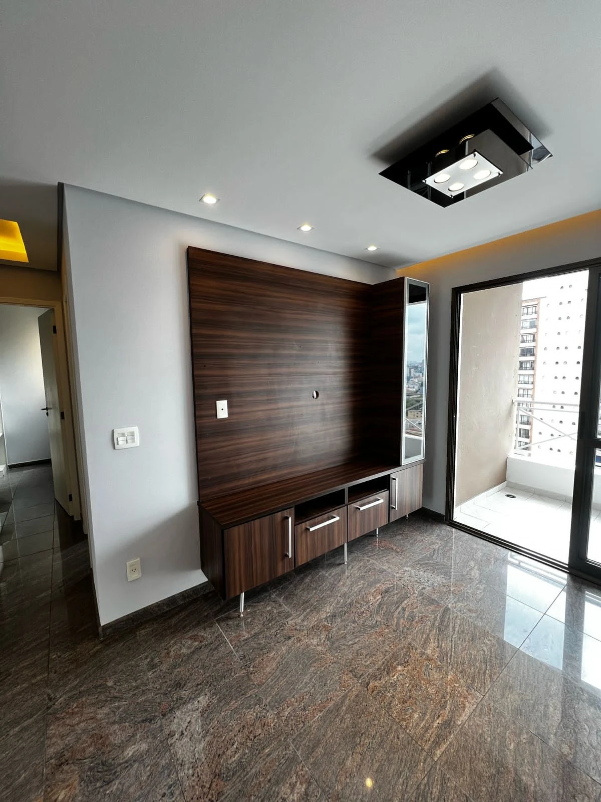 APARTAMENTO EM CONDOMÍNIO