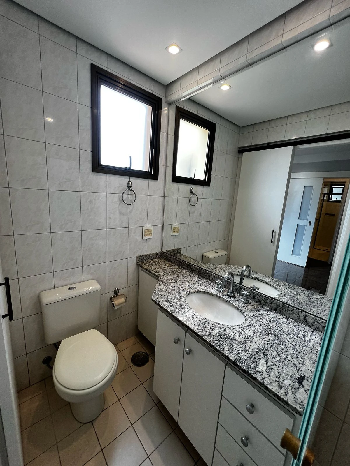 APARTAMENTO EM CONDOMÍNIO