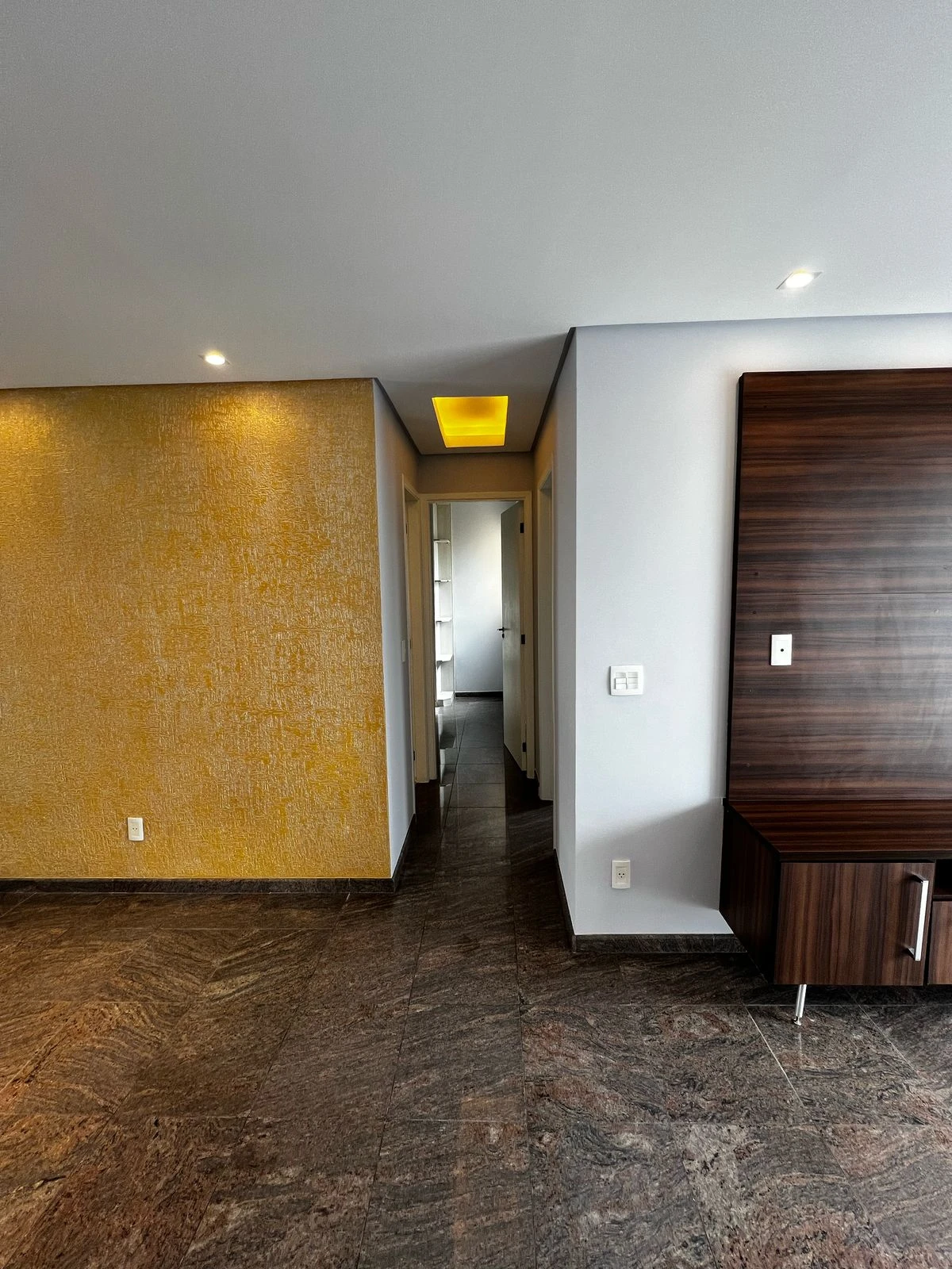 APARTAMENTO EM CONDOMÍNIO