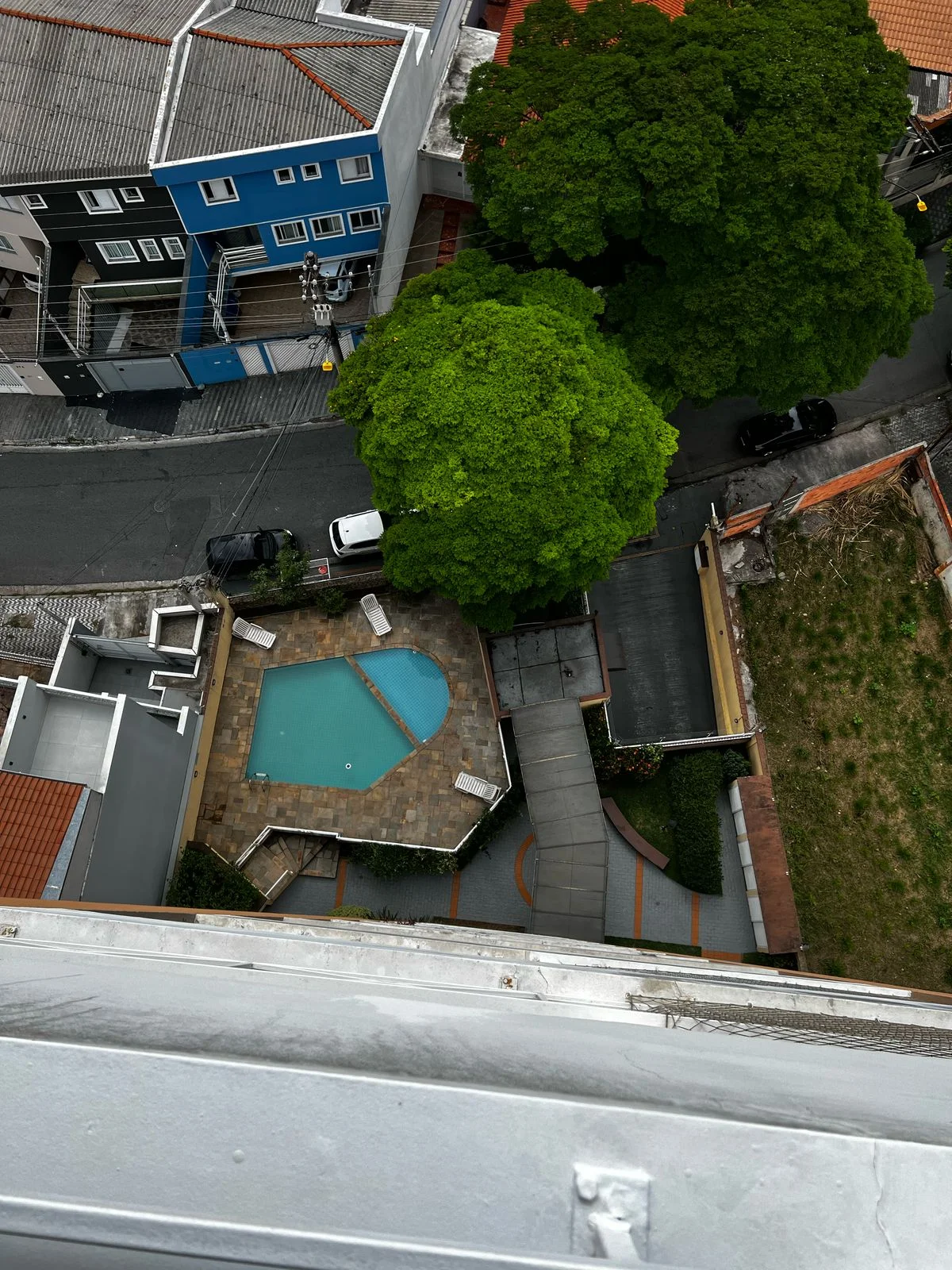 APARTAMENTO EM CONDOMÍNIO