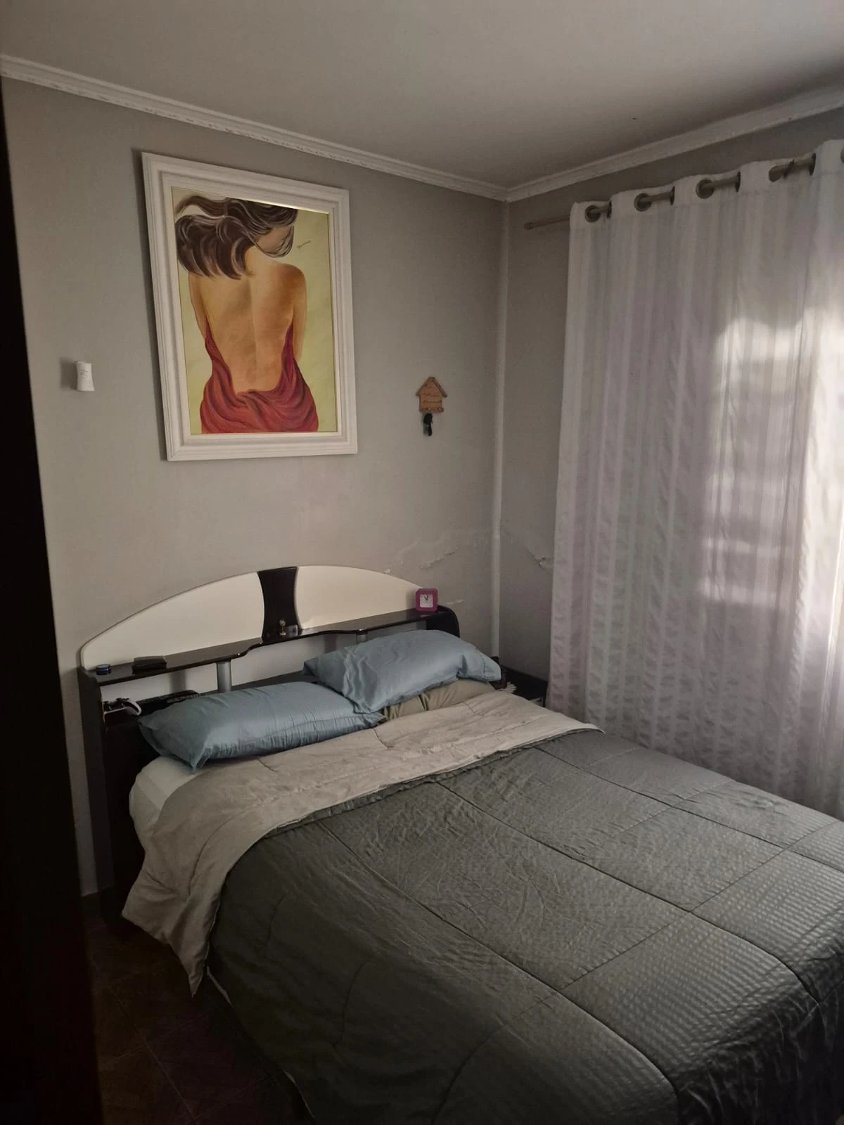 CASA COM SOBRADO NOS FUNDOS