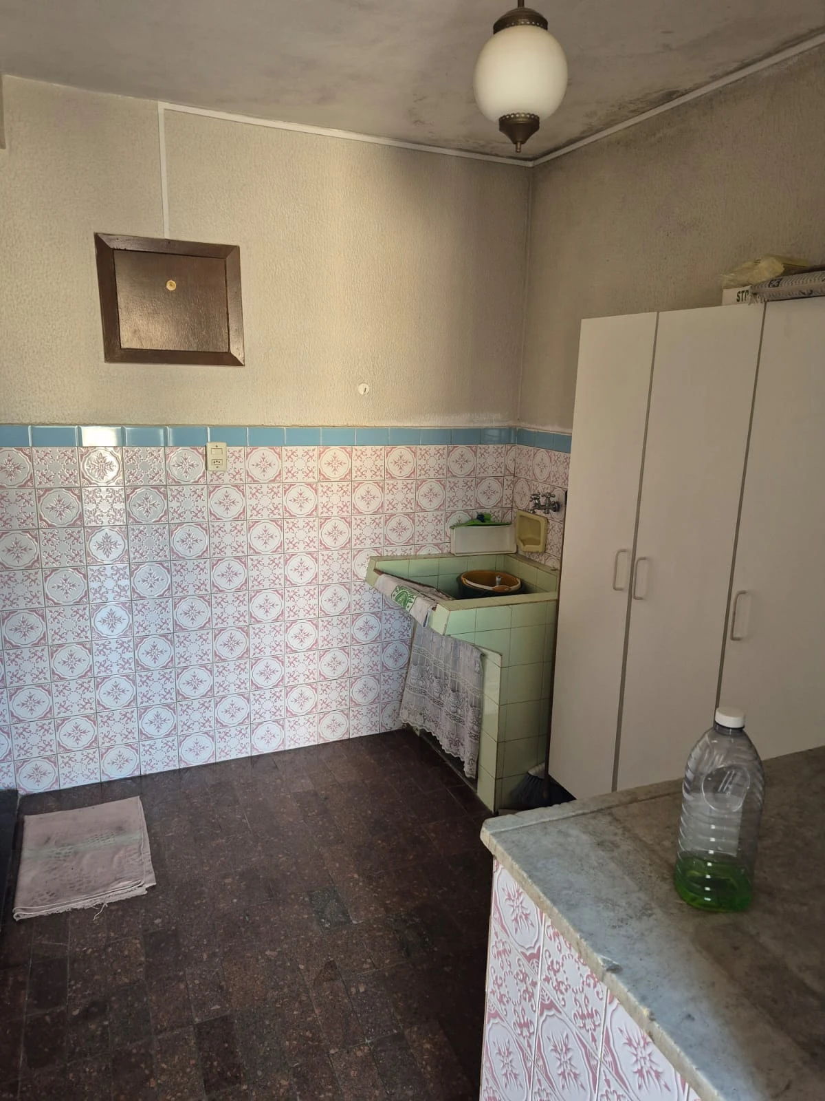 CASA COM SOBRADO NOS FUNDOS