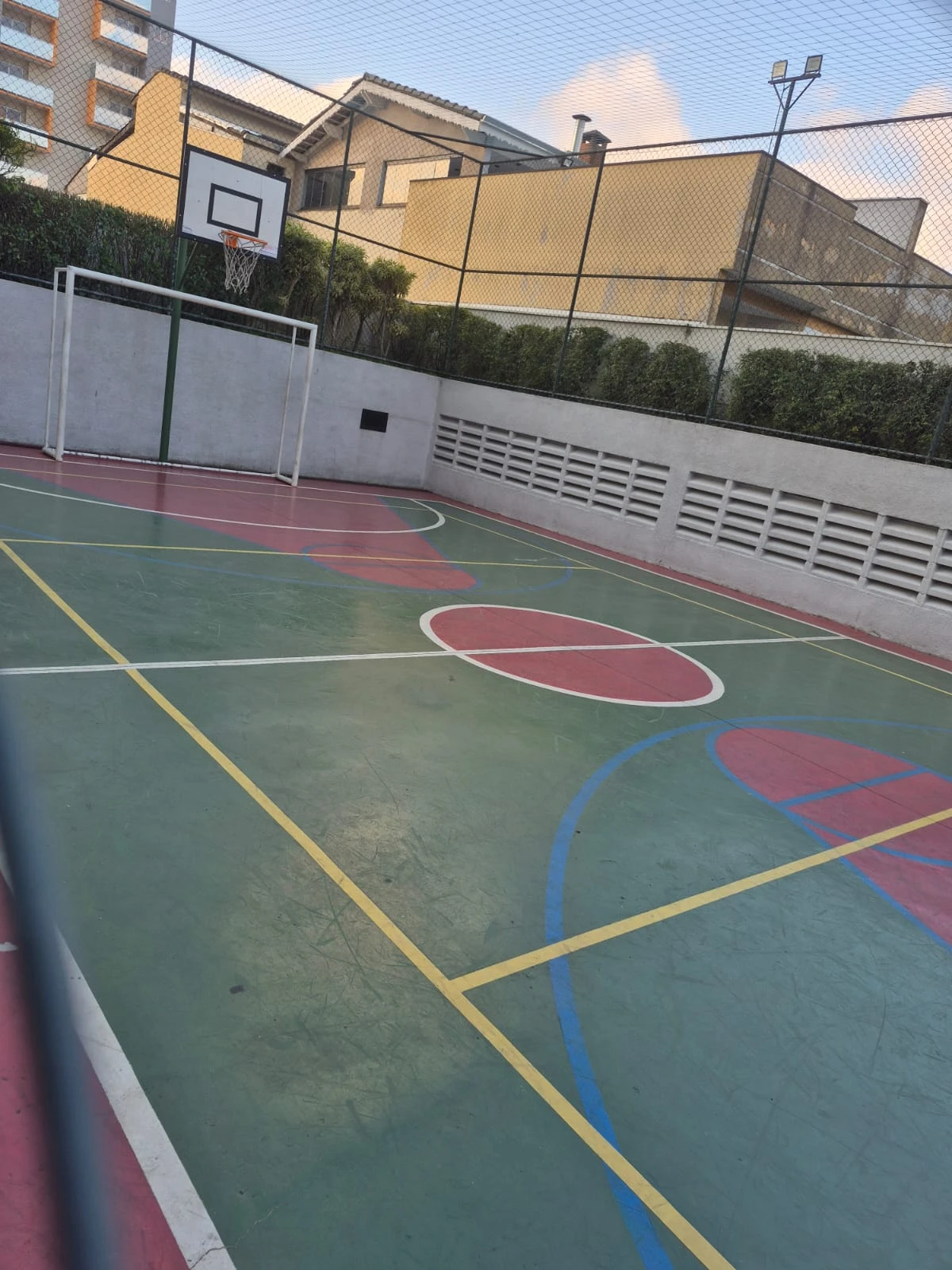 APARTAMENTO EM CONDOMÍNIO