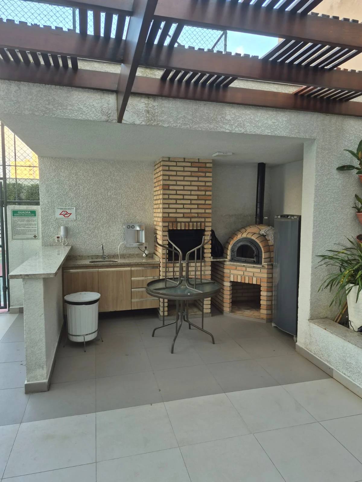 APARTAMENTO EM CONDOMÍNIO
