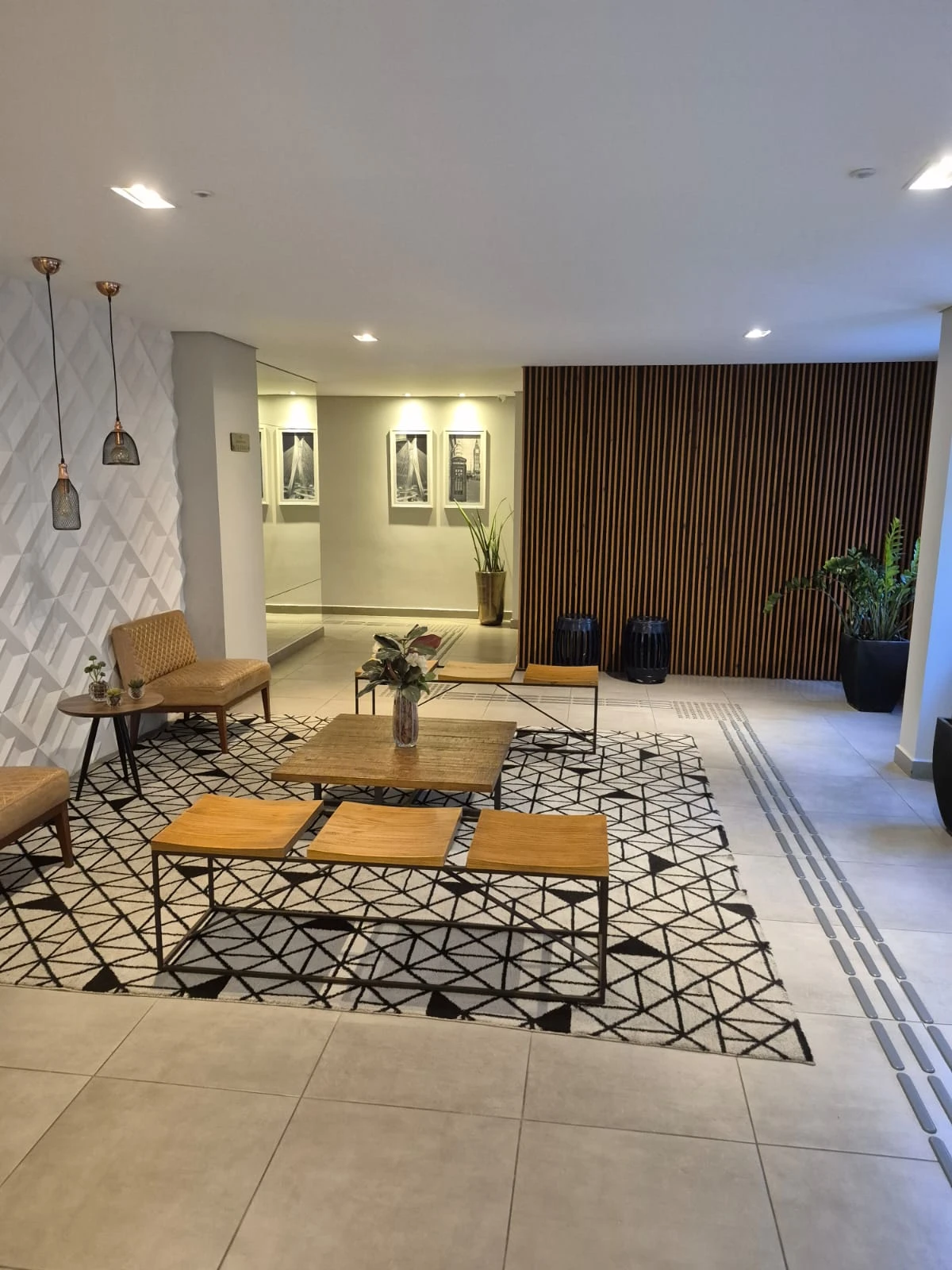 APARTAMENTO EM CONDOMÍNIO