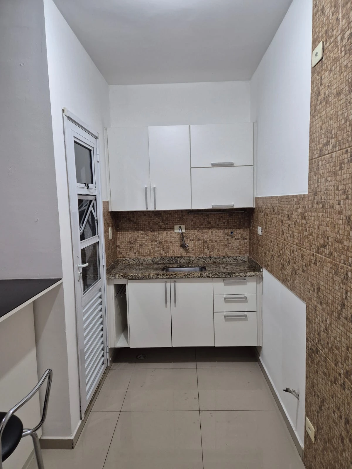 APARTAMENTO SEM CONDOMÍNIO