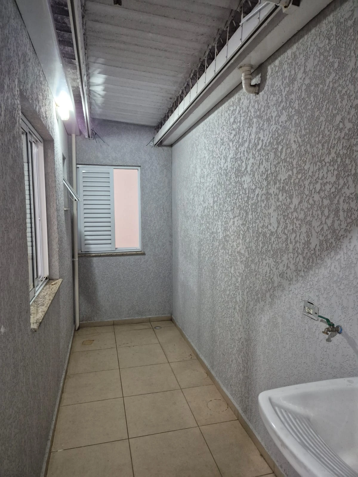 APARTAMENTO SEM CONDOMÍNIO
