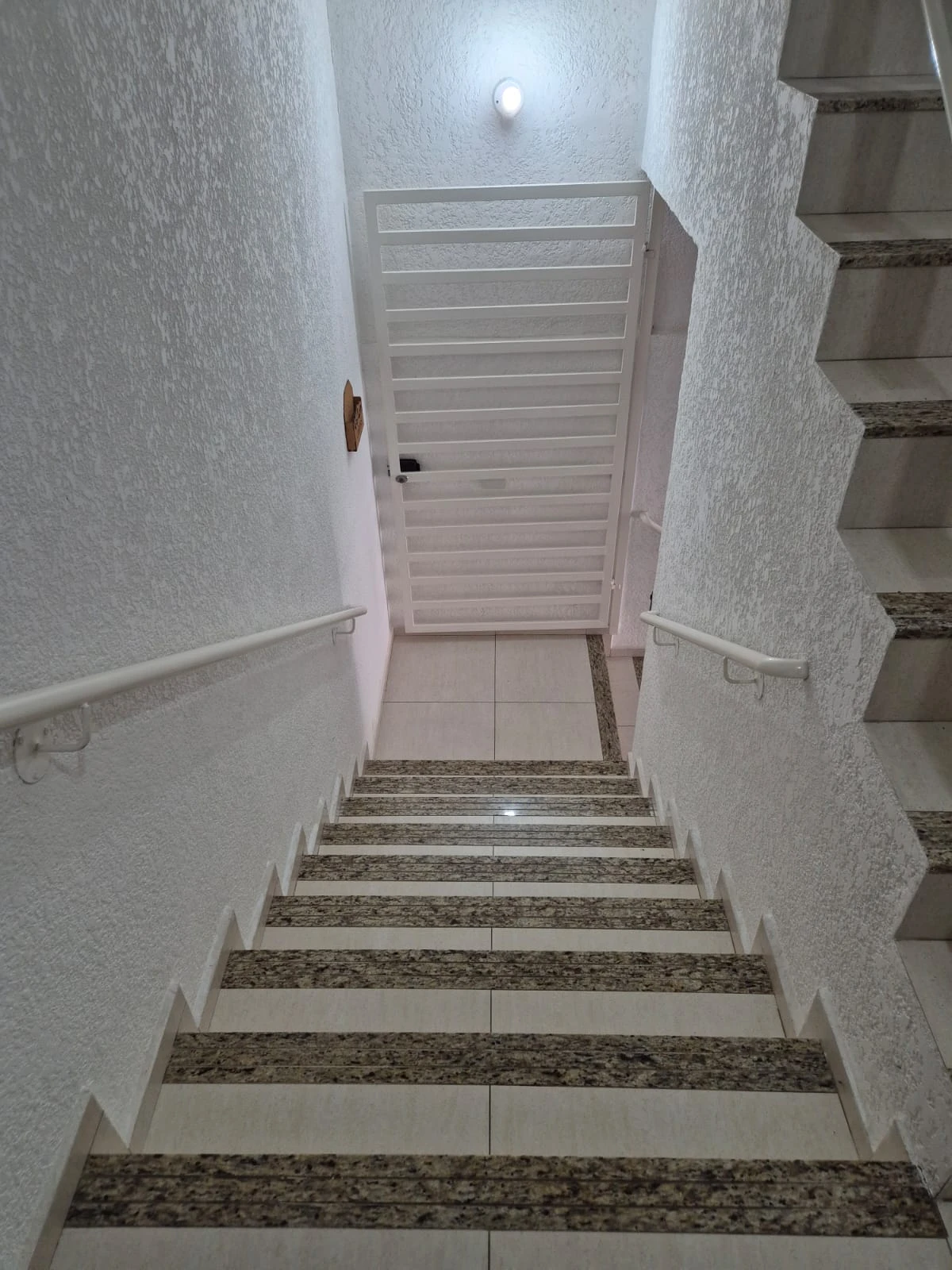 APARTAMENTO SEM CONDOMÍNIO