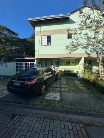 SOBRADO EM CONDOMÍNIO