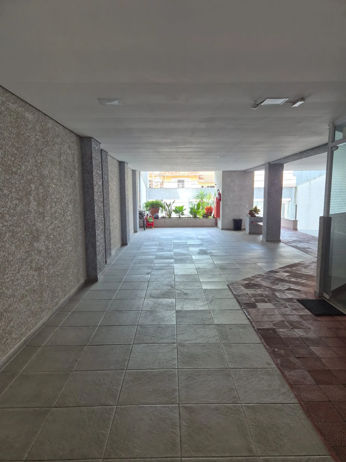 APARTAMENTO EM CONDOMÍNIO