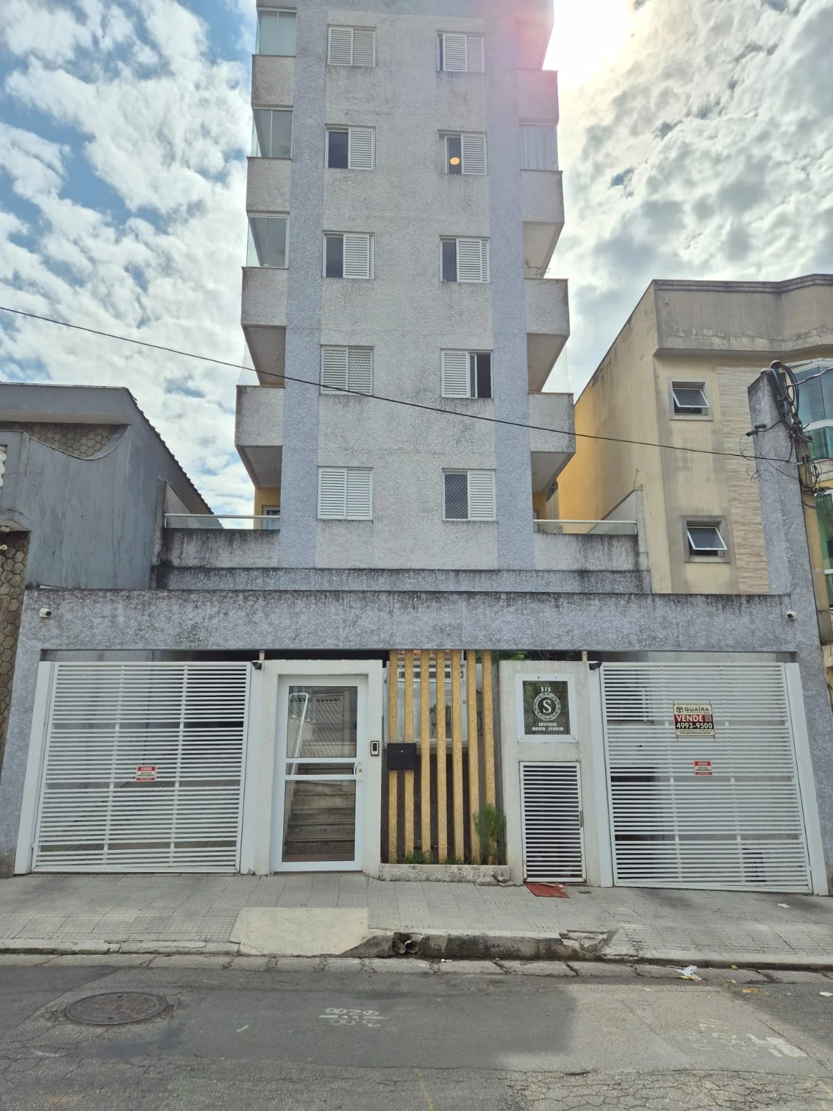 APARTAMENTO EM CONDOMÍNIO