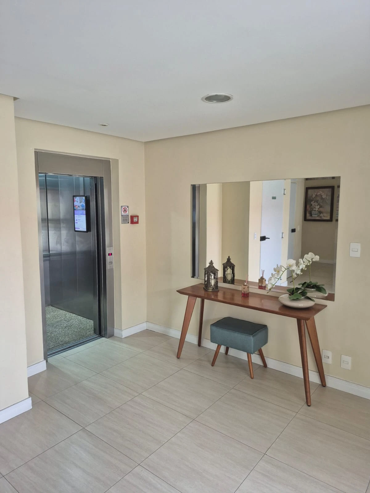 APARTAMENTO EM CONDOMÍNIO
