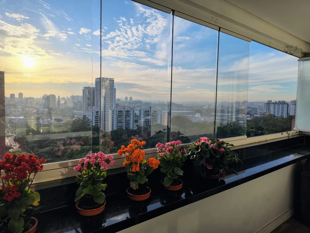 APARTAMENTO EM CONDOMÍNIO