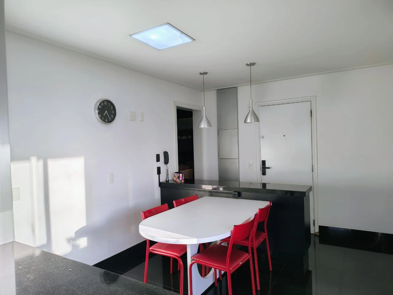 APARTAMENTO EM CONDOMÍNIO