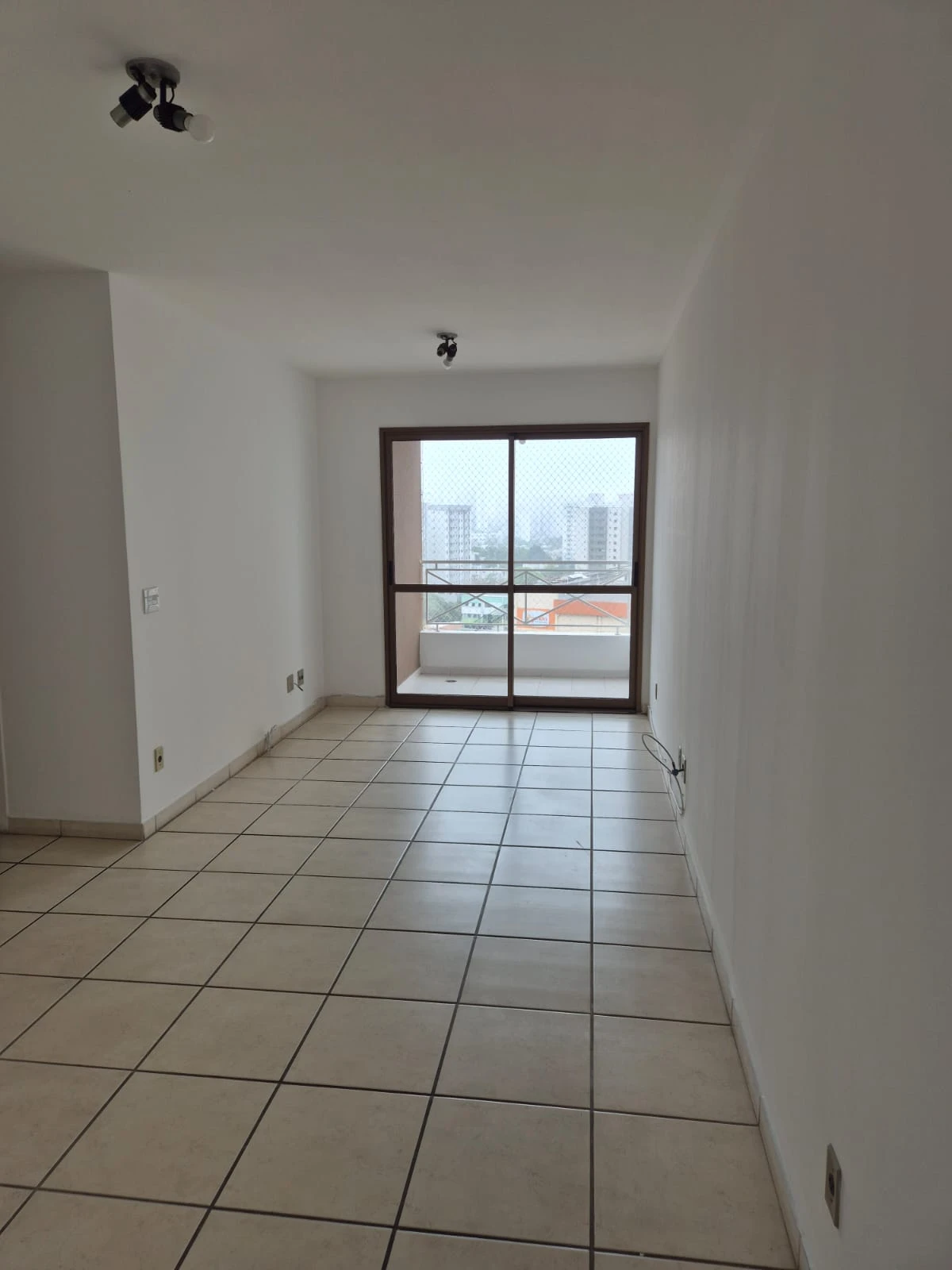 APARTAMENTO EM CONDOMÍNIO