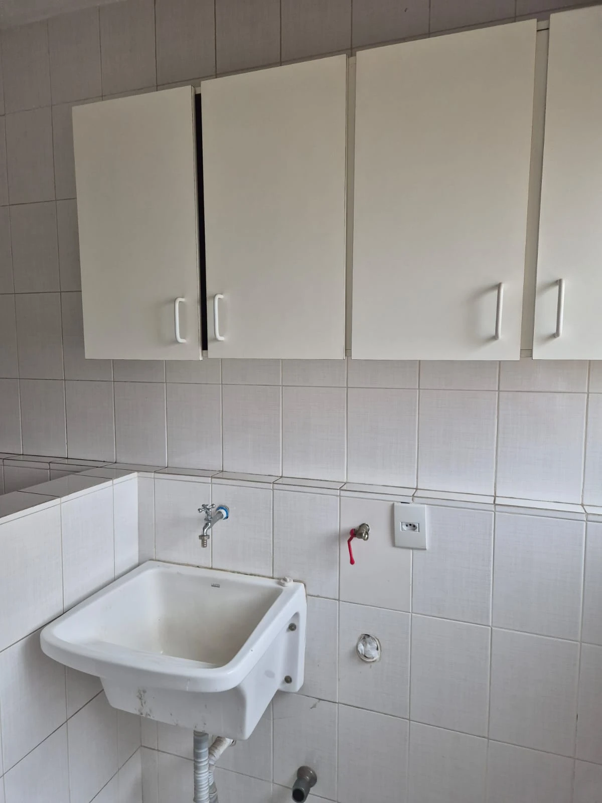 APARTAMENTO EM CONDOMÍNIO