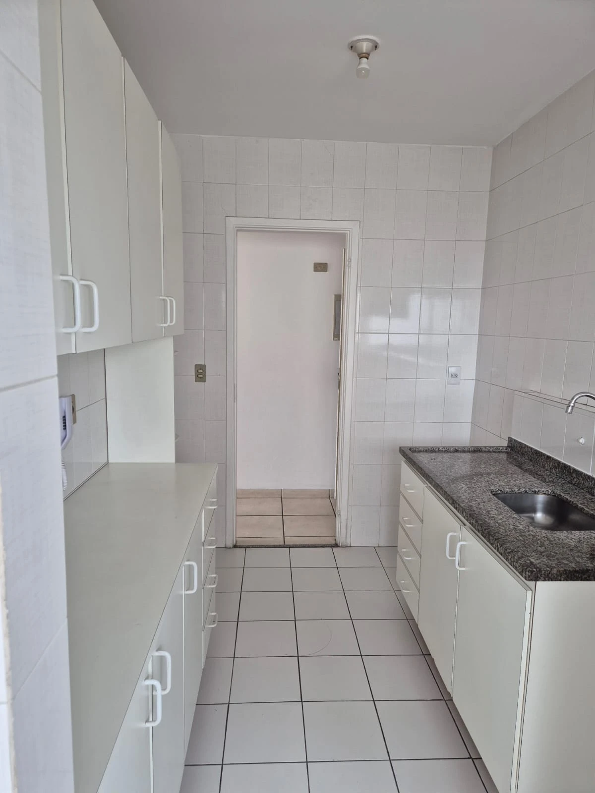 APARTAMENTO EM CONDOMÍNIO