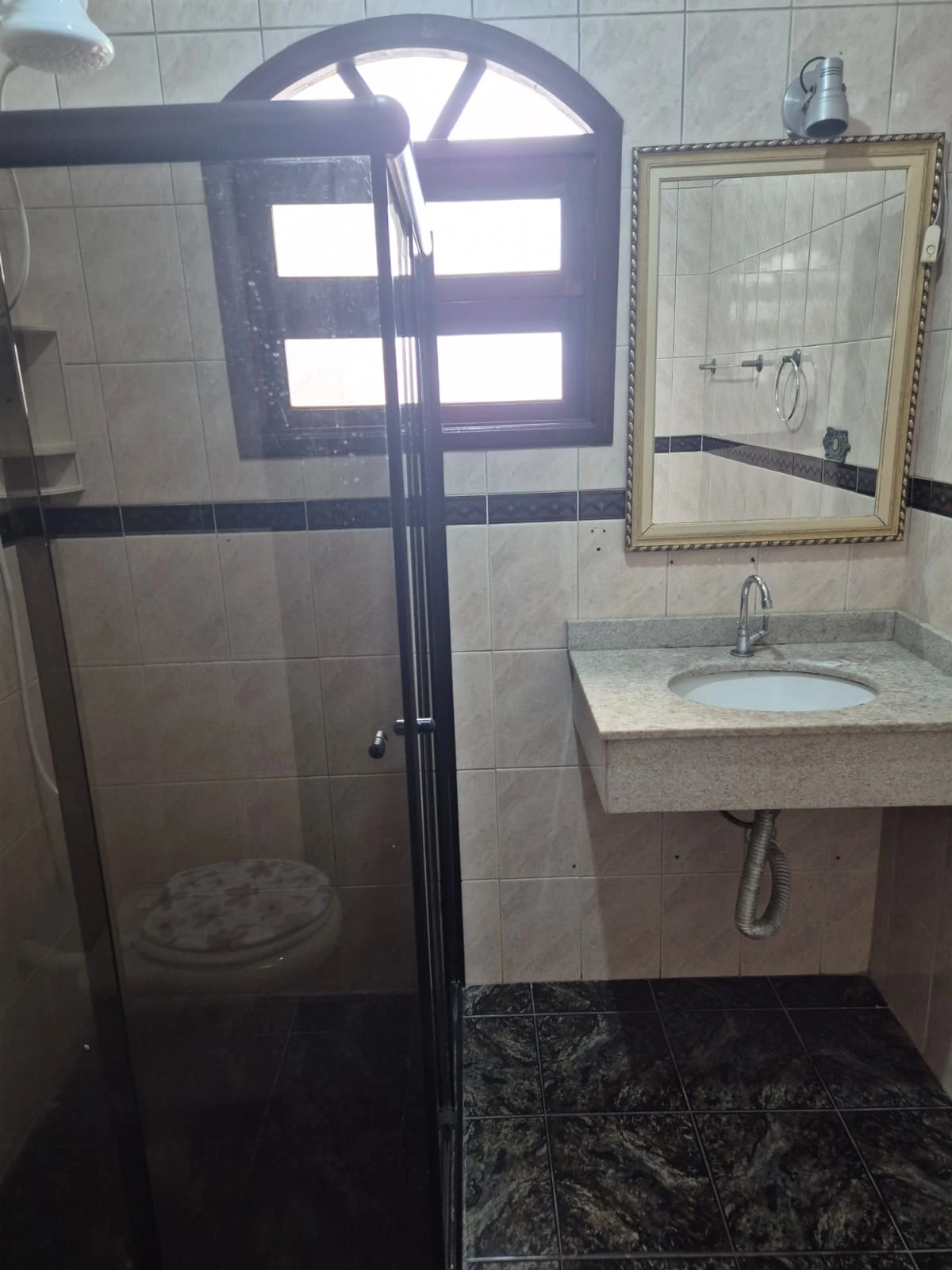 CASA ASSOBRADADA - 3 DORMITÓRIOS