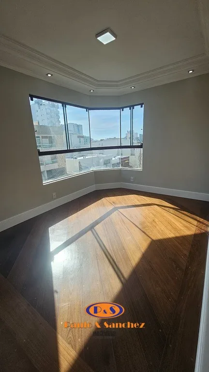 APARTAMENTO EM CONDOMÍNIO - 03 DORMITÓRIOS