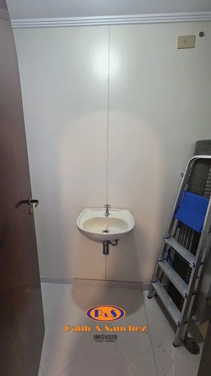 APARTAMENTO EM CONDOMÍNIO - 03 DORMITÓRIOS