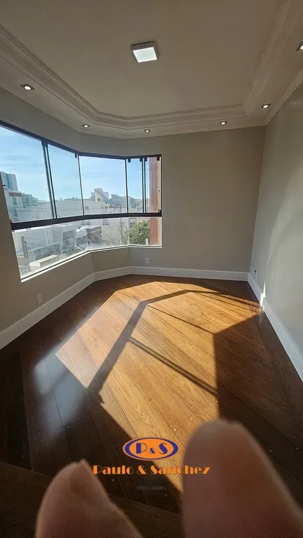 APARTAMENTO EM CONDOMÍNIO - 03 DORMITÓRIOS