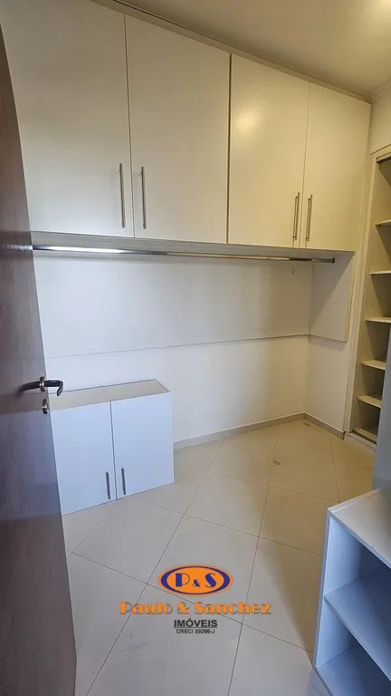 APARTAMENTO EM CONDOMÍNIO - 03 DORMITÓRIOS