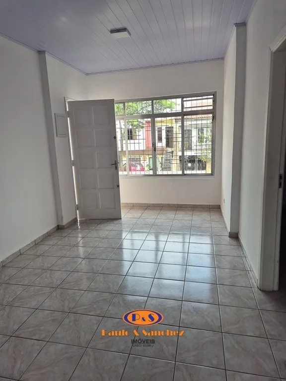 CASA TÉRREA COM EDÍCULA NOS FUNDOS