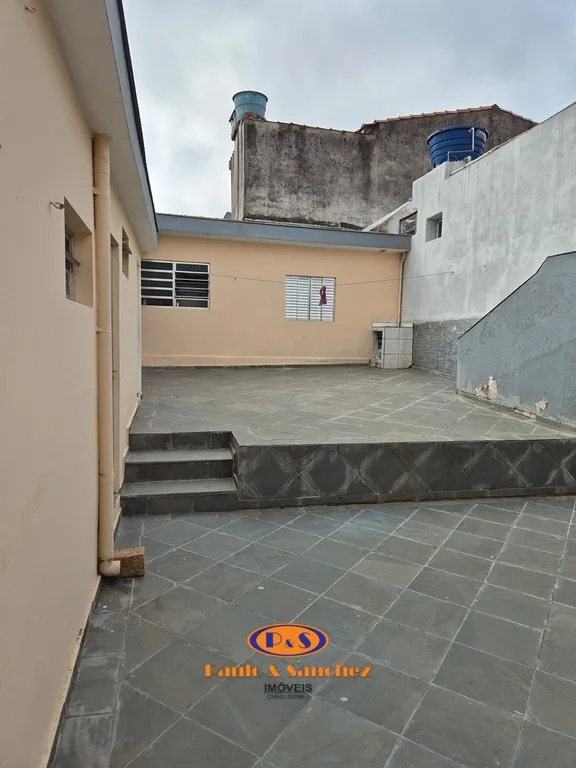 CASA TÉRREA COM EDÍCULA NOS FUNDOS