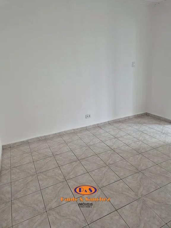 CASA TÉRREA COM EDÍCULA NOS FUNDOS