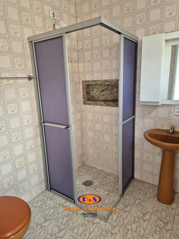 CASA TÉRREA COM EDÍCULA NOS FUNDOS