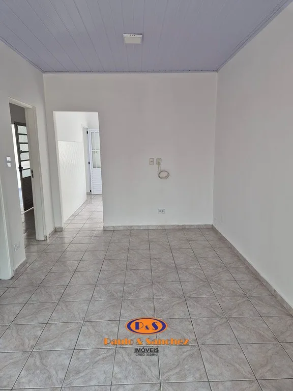 CASA TÉRREA COM EDÍCULA NOS FUNDOS