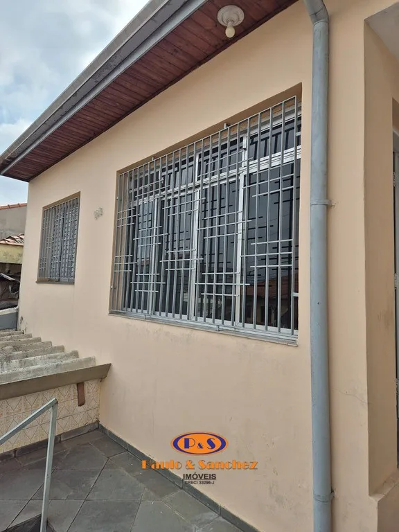 CASA TÉRREA COM EDÍCULA NOS FUNDOS