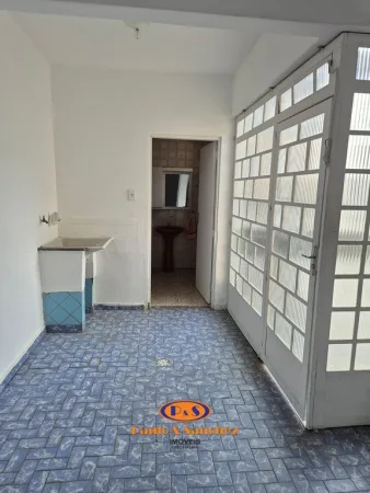 CASA TÉRREA COM EDÍCULA NOS FUNDOS