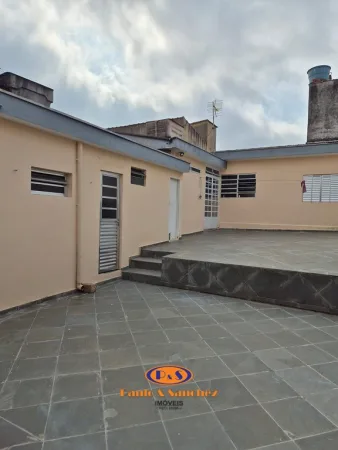 CASA TÉRREA COM EDÍCULA NOS FUNDOS