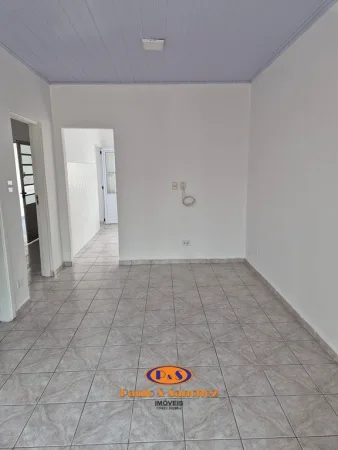 CASA TÉRREA COM EDÍCULA NOS FUNDOS