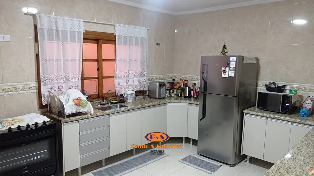 SOBRADO - 04 DORMITÓRIOS