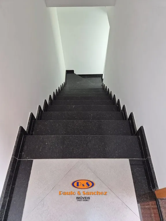 COBERTURA SEM CONDOMÍNIO - NOVA E COM ELEVADOR!!!!