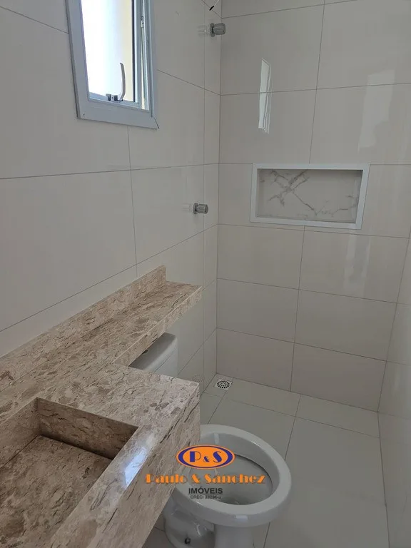 COBERTURA SEM CONDOMÍNIO - NOVA E COM ELEVADOR!!!!